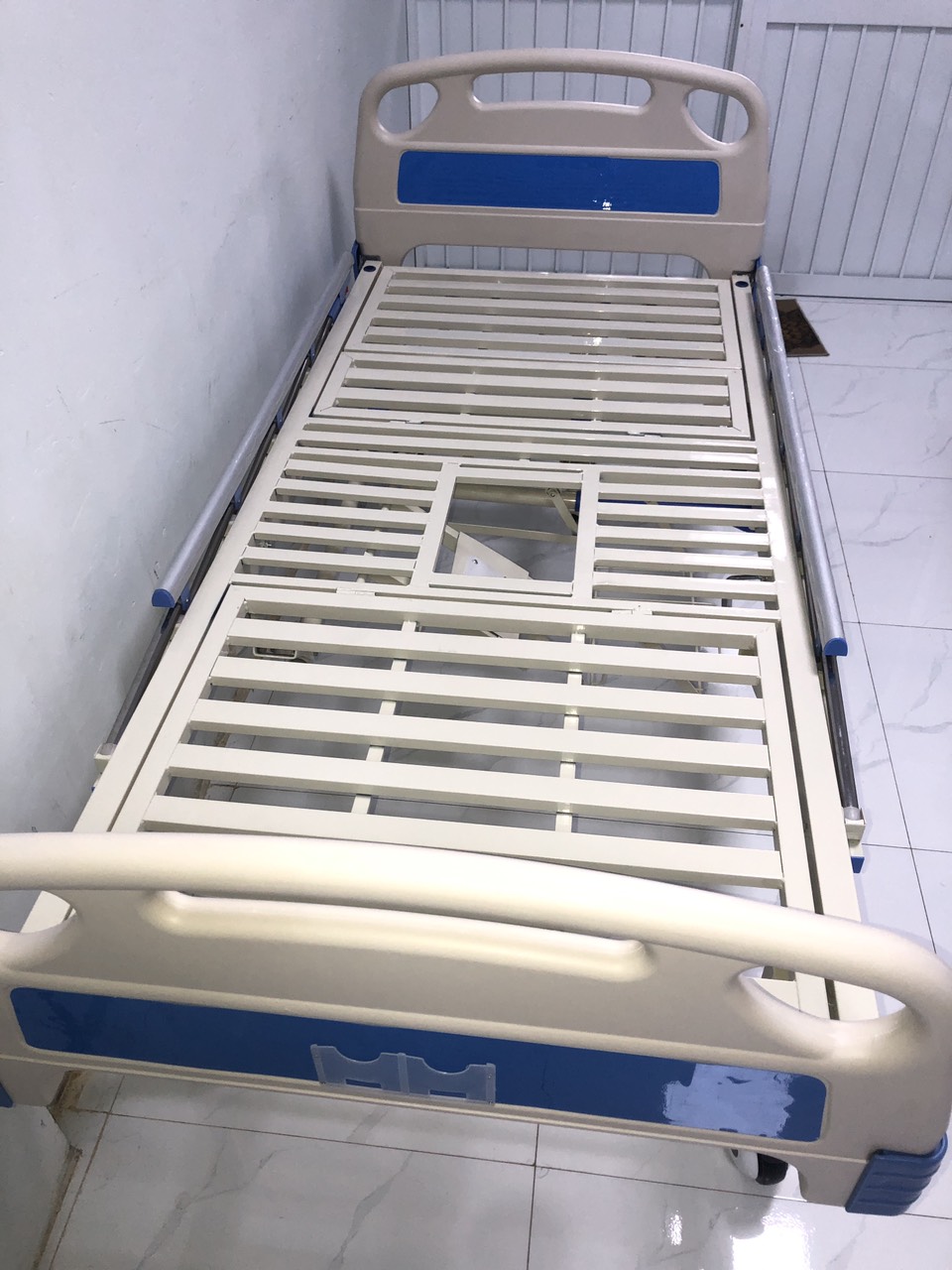 Giường cho người già