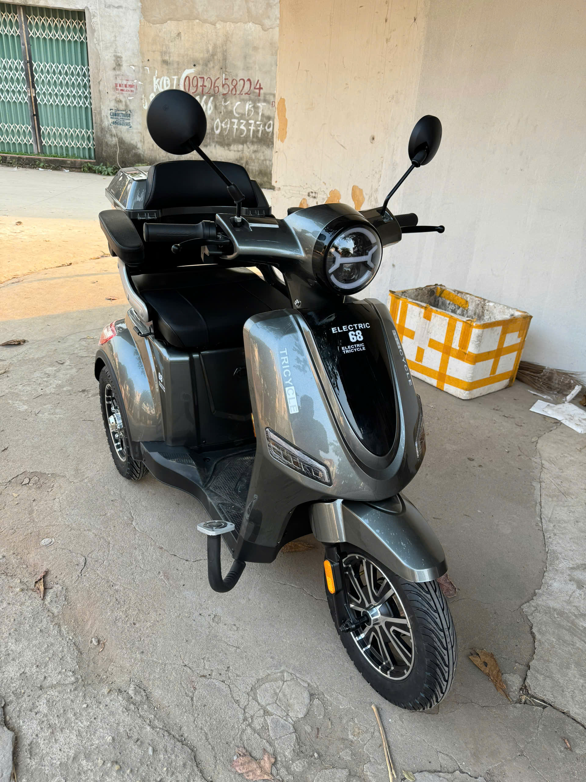 Xe 3 bánh điện cho người già